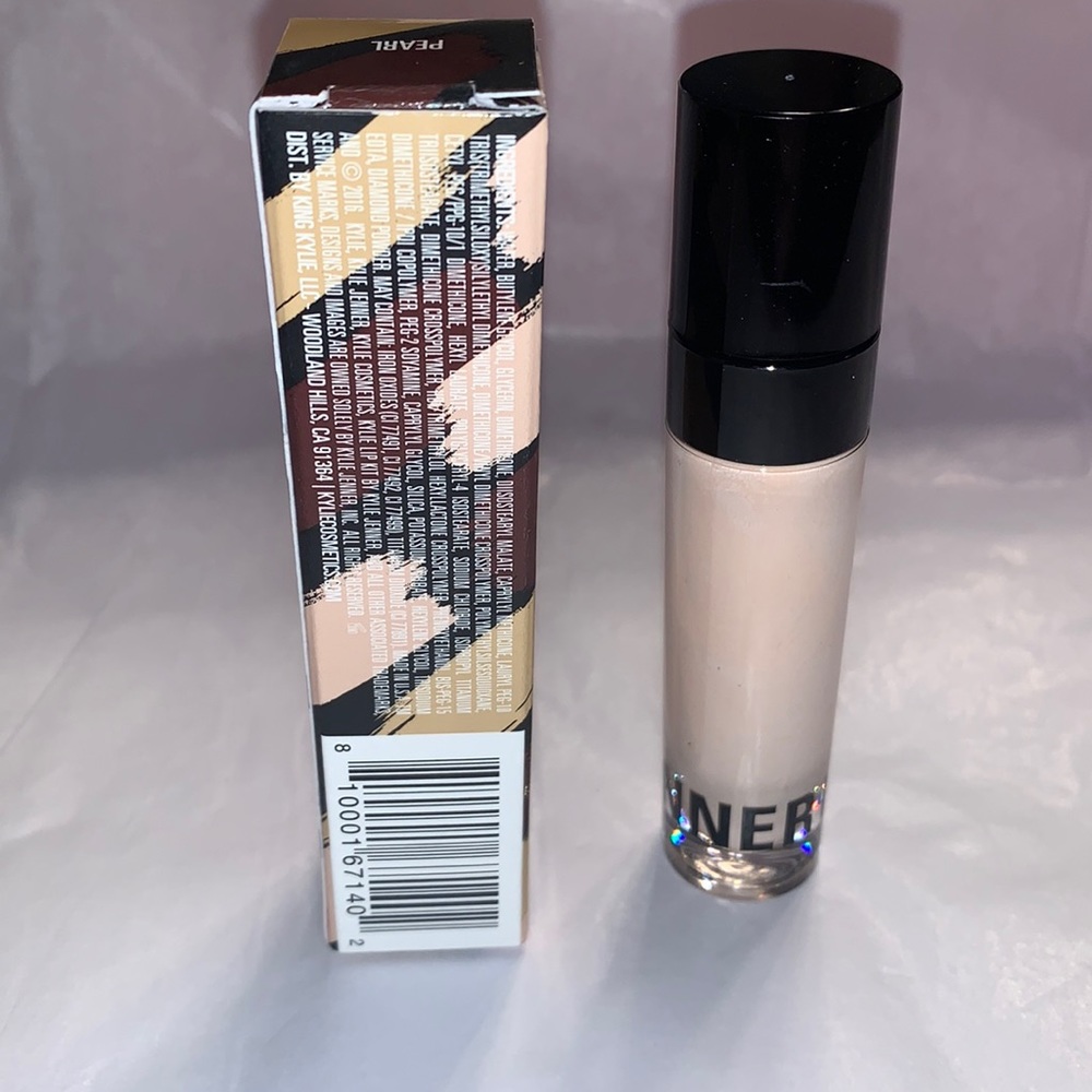 Kylie Jenner Concealer - Picture 6 of 9